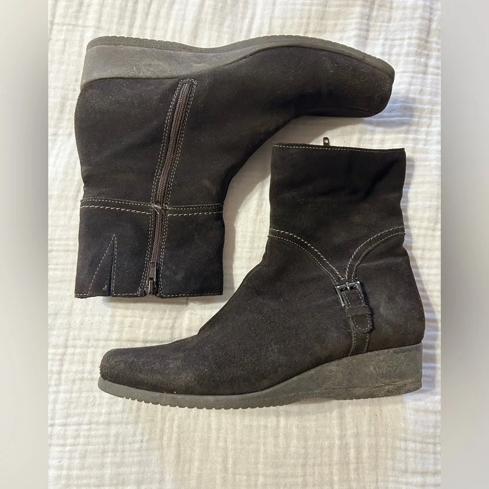 La Canadienne brown suede wedge boots size 9.5